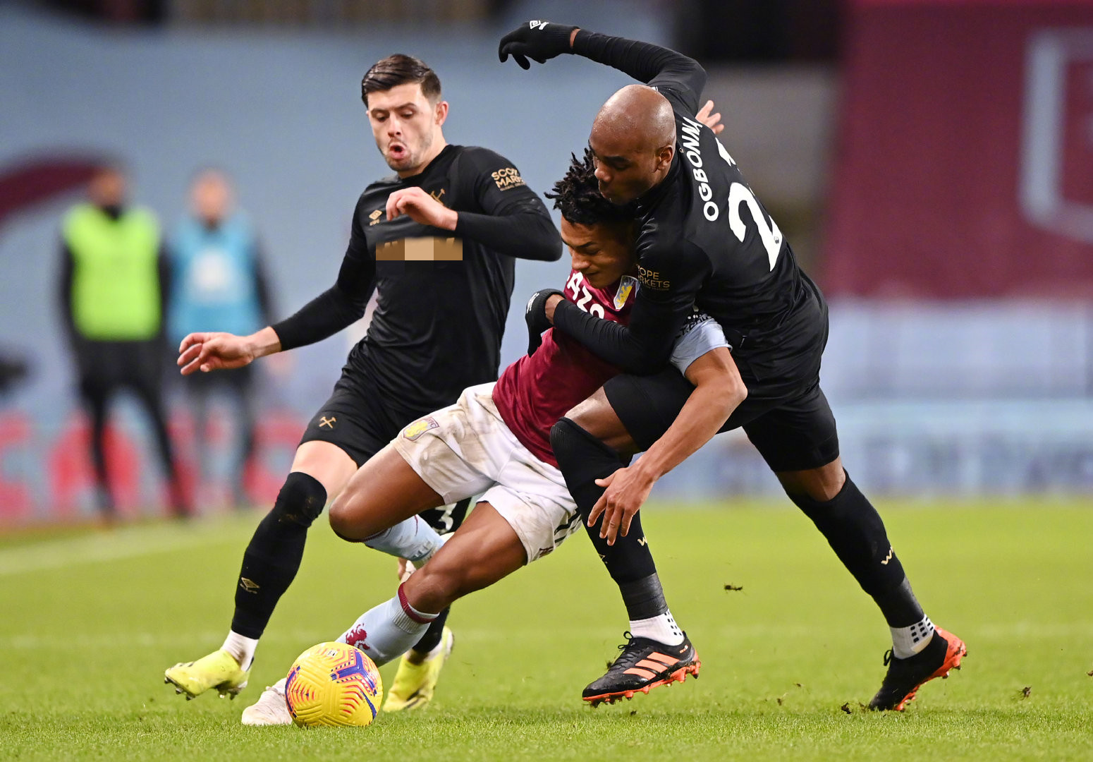 天空体育:奥纳纳可能伤缺6周 但曼联仍计划带他去美国巡回赛